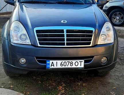 Сірий Cанг Йонг Rexton, об'ємом двигуна 2.7 л та пробігом 360 тис. км за 7500 $, фото 1 на Automoto.ua