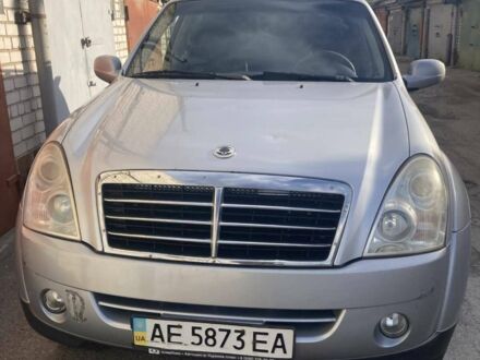 Сірий Cанг Йонг Rexton, об'ємом двигуна 2.7 л та пробігом 427 тис. км за 9000 $, фото 1 на Automoto.ua