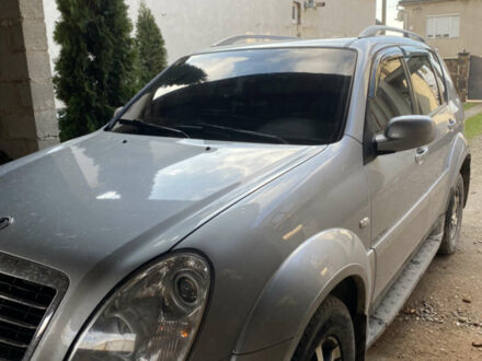 Сірий Cанг Йонг Rexton, об'ємом двигуна 2.7 л та пробігом 210 тис. км за 8000 $, фото 1 на Automoto.ua