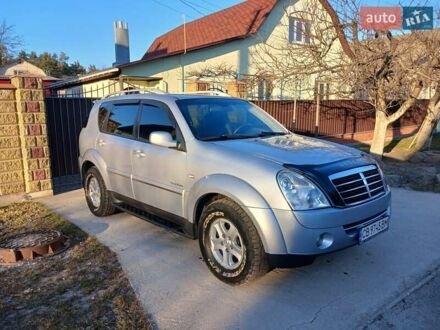 Сірий Cанг Йонг Rexton, об'ємом двигуна 2.7 л та пробігом 170 тис. км за 10000 $, фото 1 на Automoto.ua