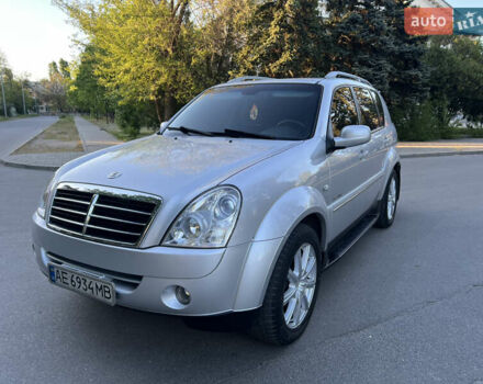 Сірий Cанг Йонг Rexton, об'ємом двигуна 2.7 л та пробігом 110 тис. км за 8900 $, фото 1 на Automoto.ua