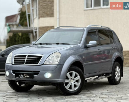 Сірий Cанг Йонг Rexton, об'ємом двигуна 2.7 л та пробігом 215 тис. км за 7500 $, фото 1 на Automoto.ua