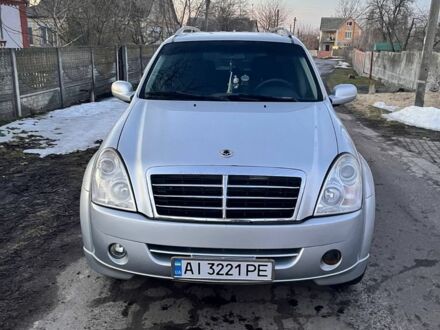 Серый Cанг Йонг Рекстон, объемом двигателя 2.7 л и пробегом 312 тыс. км за 11500 $, фото 1 на Automoto.ua