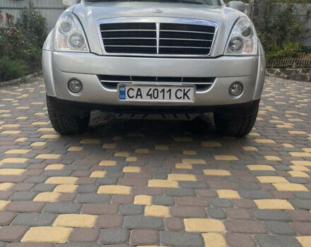 Сірий Cанг Йонг Rexton, об'ємом двигуна 2.7 л та пробігом 140 тис. км за 14000 $, фото 1 на Automoto.ua