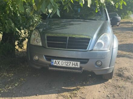 Сірий Cанг Йонг Rexton, об'ємом двигуна 2.7 л та пробігом 253 тис. км за 8000 $, фото 1 на Automoto.ua
