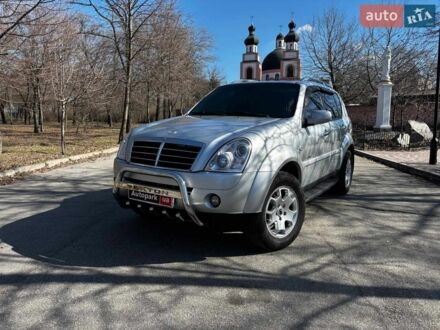Сірий Cанг Йонг Rexton, об'ємом двигуна 2.7 л та пробігом 120 тис. км за 11450 $, фото 1 на Automoto.ua