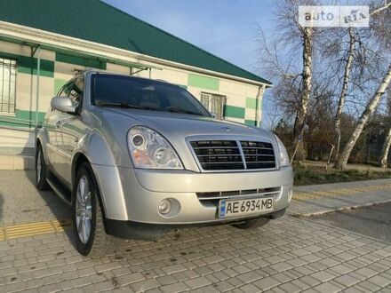 Сірий Cанг Йонг Rexton, об'ємом двигуна 2.7 л та пробігом 110 тис. км за 12000 $, фото 1 на Automoto.ua