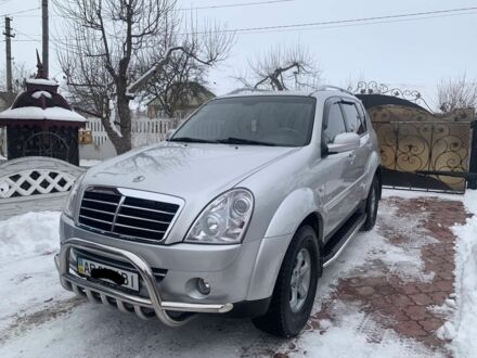 Серый Cанг Йонг Рекстон, объемом двигателя 2.7 л и пробегом 70 тыс. км за 12500 $, фото 1 на Automoto.ua