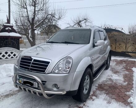 Сірий Cанг Йонг Rexton, об'ємом двигуна 2.7 л та пробігом 60 тис. км за 12500 $, фото 1 на Automoto.ua