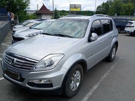 Сірий Cанг Йонг Rexton, об'ємом двигуна 2.7 л та пробігом 180 тис. км за 13000 $, фото 1 на Automoto.ua