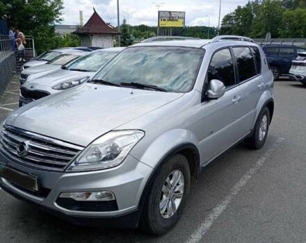 Сірий Cанг Йонг Rexton, об'ємом двигуна 2.7 л та пробігом 180 тис. км за 13000 $, фото 1 на Automoto.ua