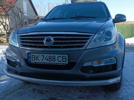 Сірий Cанг Йонг Rexton, об'ємом двигуна 2 л та пробігом 147 тис. км за 12999 $, фото 1 на Automoto.ua