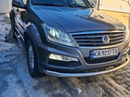 Сірий Cанг Йонг Rexton, об'ємом двигуна 2 л та пробігом 15 тис. км за 14500 $, фото 1 на Automoto.ua