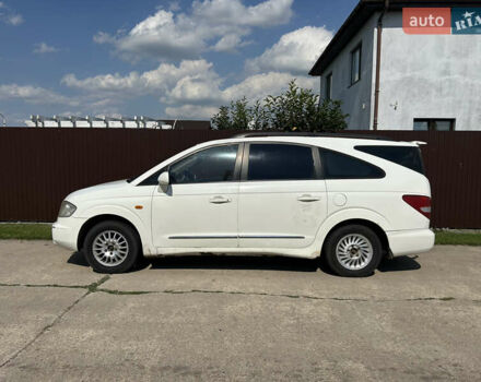 Білий Cанг Йонг Rodius, об'ємом двигуна 2.7 л та пробігом 200 тис. км за 5300 $, фото 1 на Automoto.ua