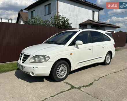 Белый Cанг Йонг Родиус, объемом двигателя 2.7 л и пробегом 200 тыс. км за 5300 $, фото 1 на Automoto.ua