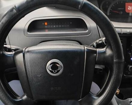 Черный Cанг Йонг Родиус, объемом двигателя 2.7 л и пробегом 293 тыс. км за 6500 $, фото 2 на Automoto.ua