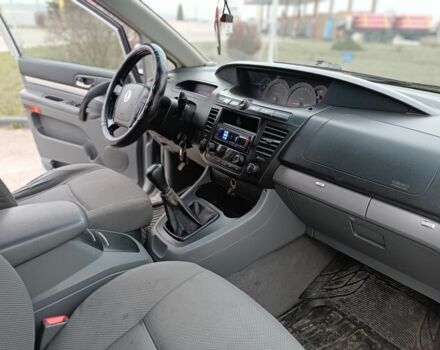 Серый Cанг Йонг Родиус, объемом двигателя 2.7 л и пробегом 240 тыс. км за 4250 $, фото 9 на Automoto.ua