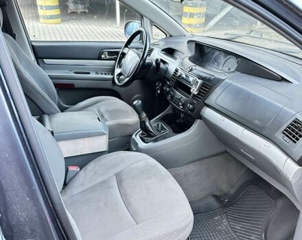 Сірий Cанг Йонг Rodius, об'ємом двигуна 0 л та пробігом 320 тис. км за 2599 $, фото 5 на Automoto.ua