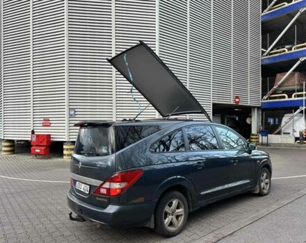 Сірий Cанг Йонг Rodius, об'ємом двигуна 0 л та пробігом 320 тис. км за 2599 $, фото 2 на Automoto.ua