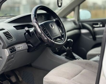 Серый Cанг Йонг Родиус, объемом двигателя 2.7 л и пробегом 244 тыс. км за 3650 $, фото 10 на Automoto.ua