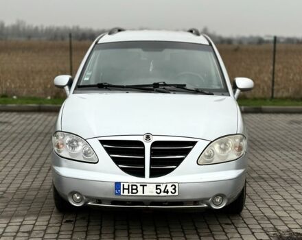 Серый Cанг Йонг Родиус, объемом двигателя 2.7 л и пробегом 244 тыс. км за 3650 $, фото 1 на Automoto.ua