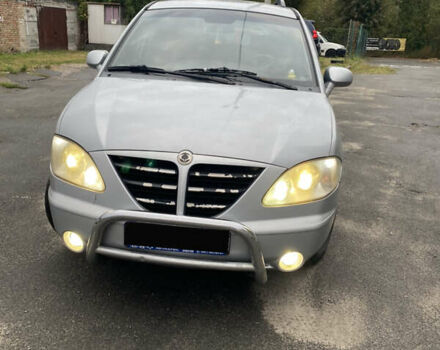 Сірий Cанг Йонг Rodius, об'ємом двигуна 2.7 л та пробігом 205 тис. км за 4800 $, фото 1 на Automoto.ua