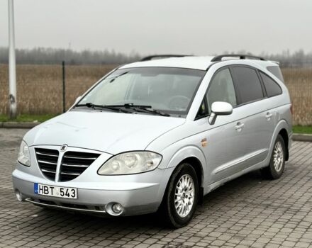 Серый Cанг Йонг Родиус, объемом двигателя 2.7 л и пробегом 244 тыс. км за 3650 $, фото 1 на Automoto.ua