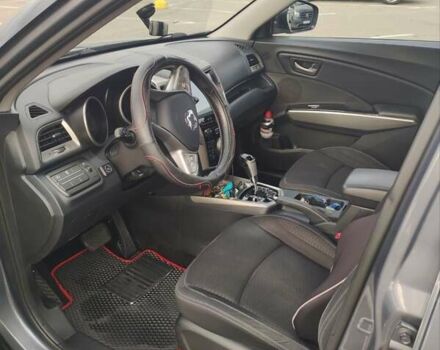 Серый Cанг Йонг Тиволи, объемом двигателя 1.6 л и пробегом 165 тыс. км за 9700 $, фото 6 на Automoto.ua