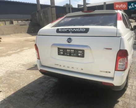Белый Cанг Йонг Korando Sports, объемом двигателя 2 л и пробегом 194 тыс. км за 15077 $, фото 15 на Automoto.ua