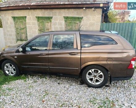 Коричневый Cанг Йонг Korando Sports, объемом двигателя 2 л и пробегом 325 тыс. км за 5100 $, фото 2 на Automoto.ua