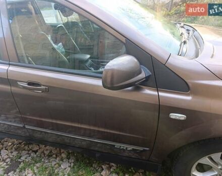 Коричневый Cанг Йонг Korando Sports, объемом двигателя 2 л и пробегом 325 тыс. км за 5100 $, фото 3 на Automoto.ua