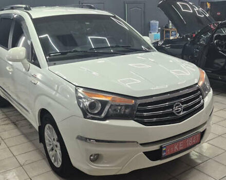 Белый Cанг Йонг Korando Turismo, объемом двигателя 2 л и пробегом 262 тыс. км за 14990 $, фото 1 на Automoto.ua