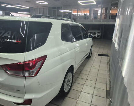 Белый Cанг Йонг Korando Turismo, объемом двигателя 2 л и пробегом 262 тыс. км за 14990 $, фото 2 на Automoto.ua