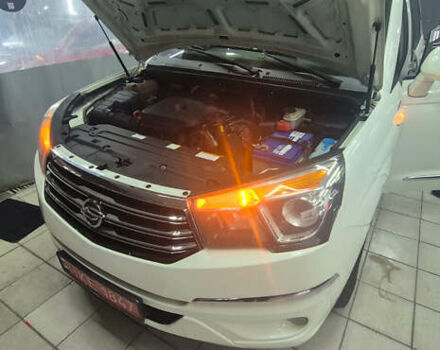 Белый Cанг Йонг Korando Turismo, объемом двигателя 2 л и пробегом 262 тыс. км за 14990 $, фото 7 на Automoto.ua