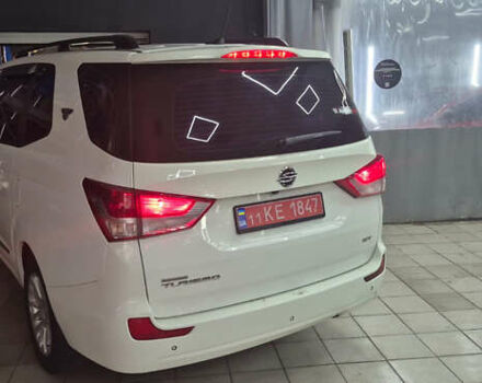 Белый Cанг Йонг Korando Turismo, объемом двигателя 2 л и пробегом 262 тыс. км за 14990 $, фото 3 на Automoto.ua