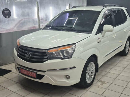 Белый Cанг Йонг Korando Turismo, объемом двигателя 2 л и пробегом 262 тыс. км за 14990 $, фото 1 на Automoto.ua