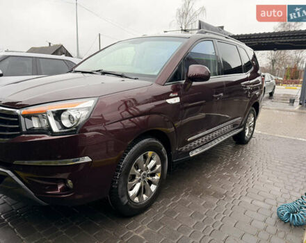 Красный Cанг Йонг Korando Turismo, объемом двигателя 2.2 л и пробегом 114 тыс. км за 13500 $, фото 1 на Automoto.ua