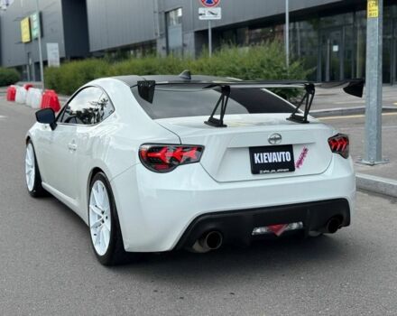 Белый Субару БРЗ, объемом двигателя 2 л и пробегом 112 тыс. км за 13500 $, фото 3 на Automoto.ua