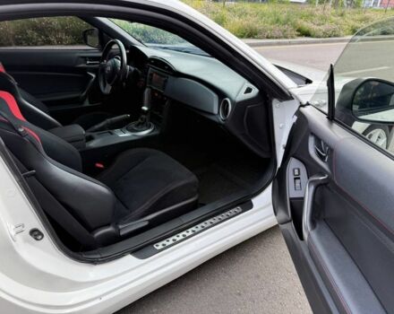 Белый Субару БРЗ, объемом двигателя 2 л и пробегом 112 тыс. км за 13500 $, фото 6 на Automoto.ua