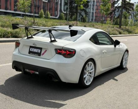 Белый Субару БРЗ, объемом двигателя 2 л и пробегом 112 тыс. км за 13500 $, фото 2 на Automoto.ua