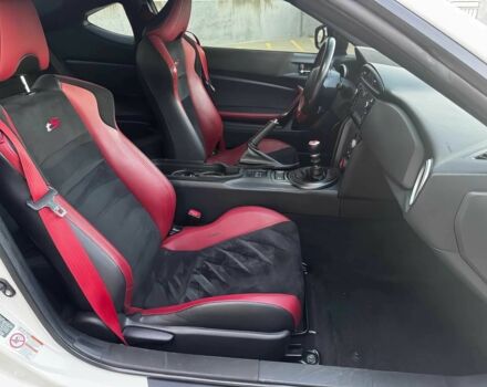 Белый Субару БРЗ, объемом двигателя 2 л и пробегом 36 тыс. км за 8000 $, фото 8 на Automoto.ua