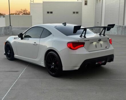 Белый Субару БРЗ, объемом двигателя 2 л и пробегом 36 тыс. км за 8000 $, фото 4 на Automoto.ua