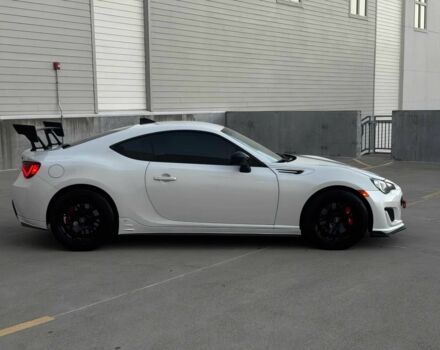 Белый Субару БРЗ, объемом двигателя 2 л и пробегом 36 тыс. км за 8000 $, фото 7 на Automoto.ua