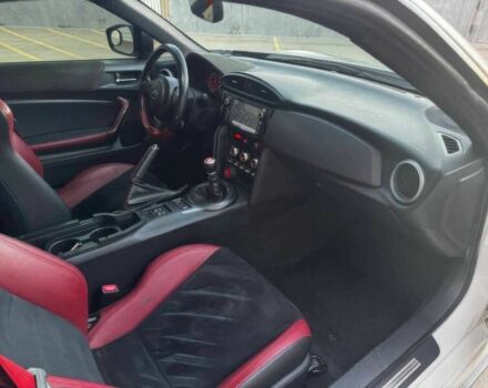 Білий Субару БРЗ, об'ємом двигуна 2 л та пробігом 31 тис. км за 3800 $, фото 8 на Automoto.ua