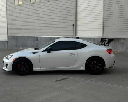 Білий Субару БРЗ, об'ємом двигуна 2 л та пробігом 31 тис. км за 3800 $, фото 3 на Automoto.ua