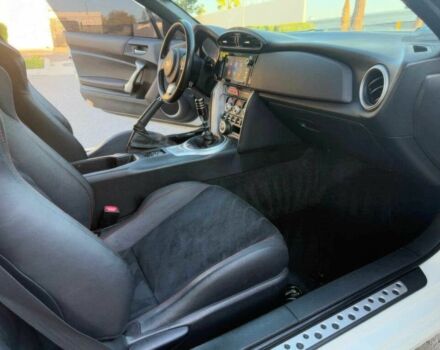 Білий Субару БРЗ, об'ємом двигуна 2 л та пробігом 43 тис. км за 3900 $, фото 6 на Automoto.ua