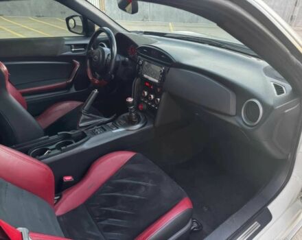 Белый Субару БРЗ, объемом двигателя 2 л и пробегом 36 тыс. км за 8000 $, фото 9 на Automoto.ua