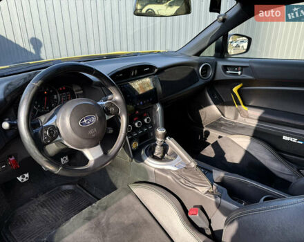 Желтый Субару БРЗ, объемом двигателя 2 л и пробегом 61 тыс. км за 11000 $, фото 10 на Automoto.ua