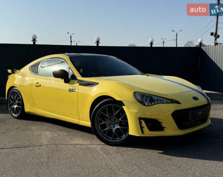 Желтый Субару БРЗ, объемом двигателя 2 л и пробегом 61 тыс. км за 11000 $, фото 2 на Automoto.ua