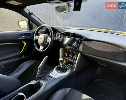 Желтый Субару БРЗ, объемом двигателя 2 л и пробегом 61 тыс. км за 11000 $, фото 11 на Automoto.ua